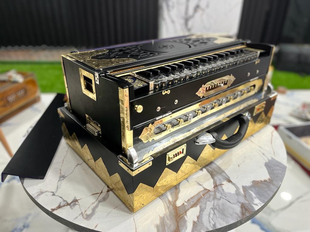 SCALE CHANGER Limited black edition with full golden brass accessories and custom nameplate