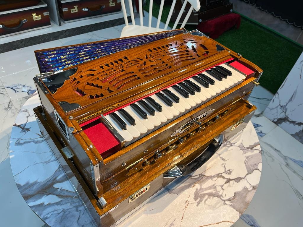 SCALE CHANGER HARMONIUM 3LINE 9Scale seasoned teakwood body professional model