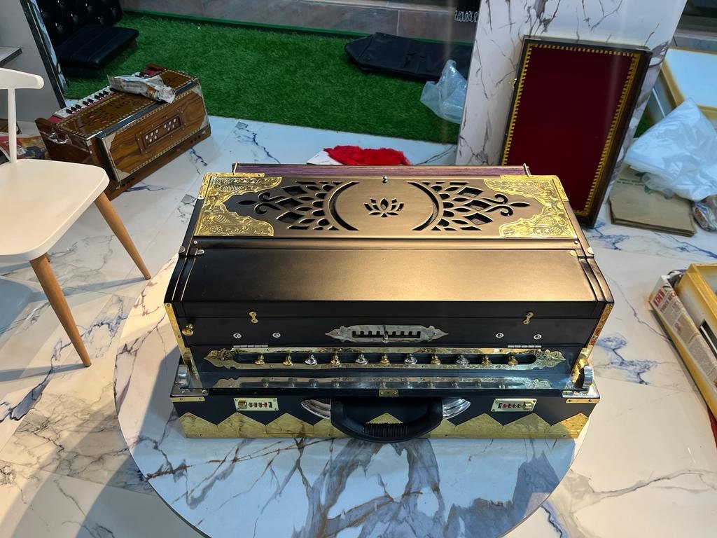 SCALE CHANGER Limited black edition with full golden brass accessories and custom nameplate