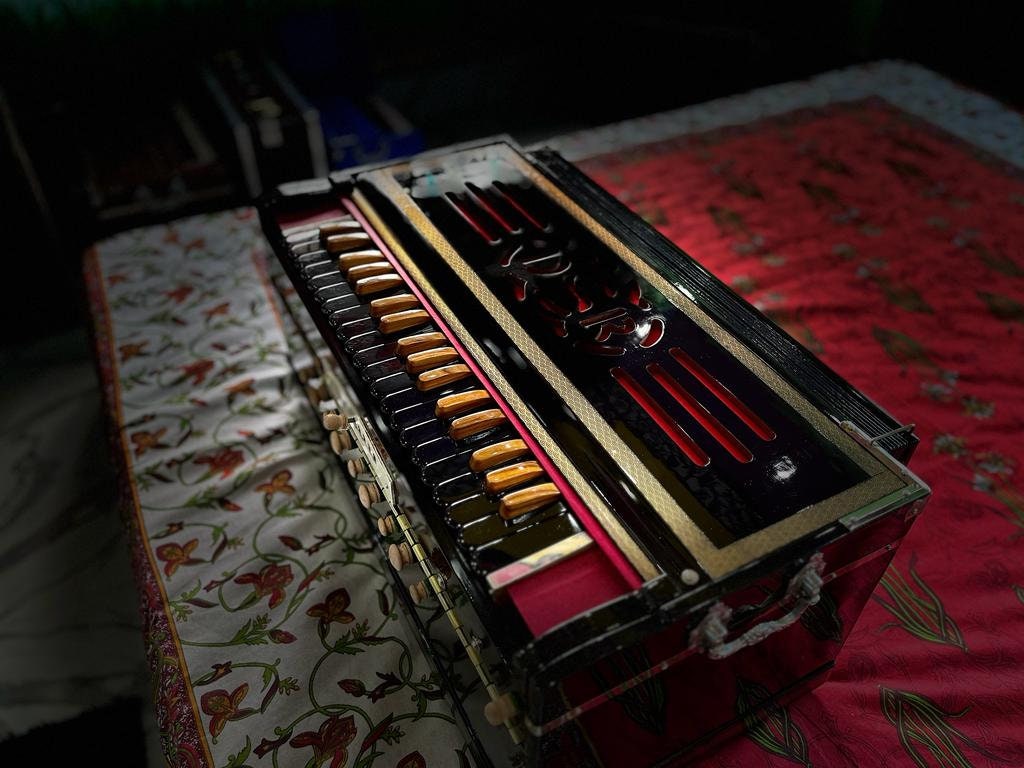 DS RAMSINGH 9Scale changer Harmonium with wooden keys and stopers black mirror finish polish with black imported Italian keyboard