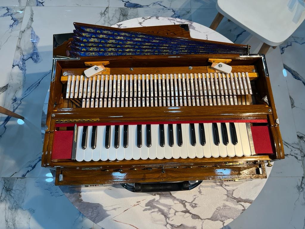 SCALE CHANGER HARMONIUM 3LINE 9Scale seasoned teakwood body professional model