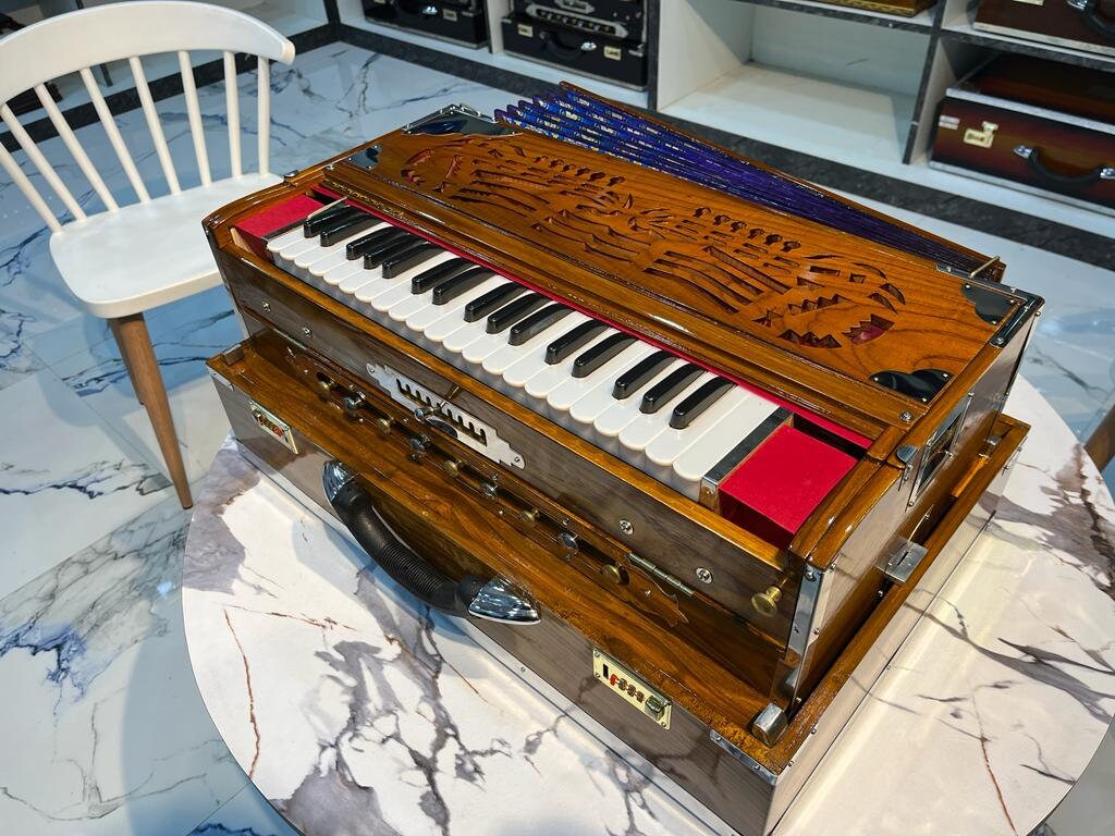 SCALE CHANGER HARMONIUM 3LINE 9Scale seasoned teakwood body professional model