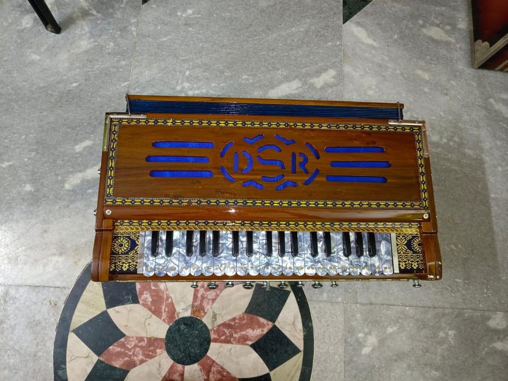 DS RAMSINGH Harmonium 9scale with design keyboard