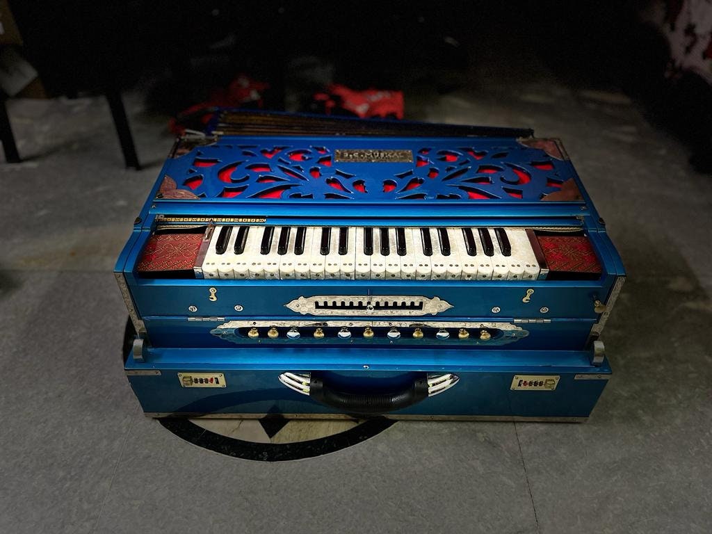 4line 13scale metalic sky blue with custom nameplate