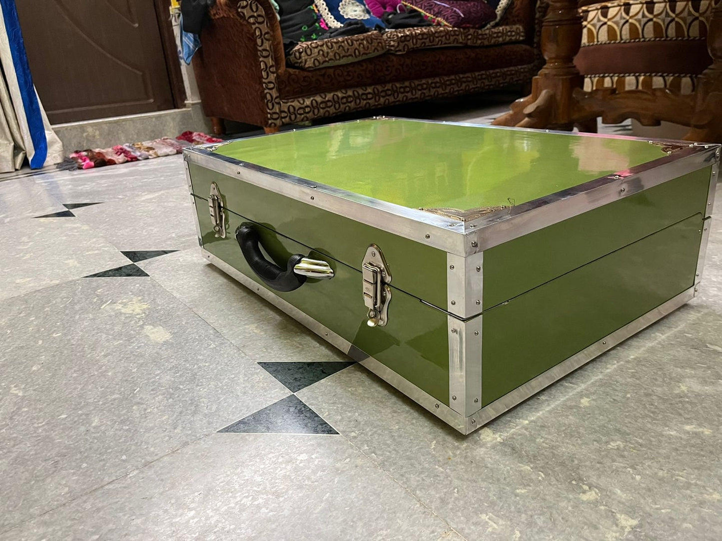 4line 13scale metalic green with customised nameplate