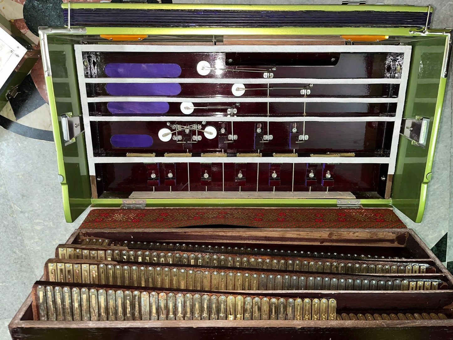 4line 13scale metalic green with customised nameplate