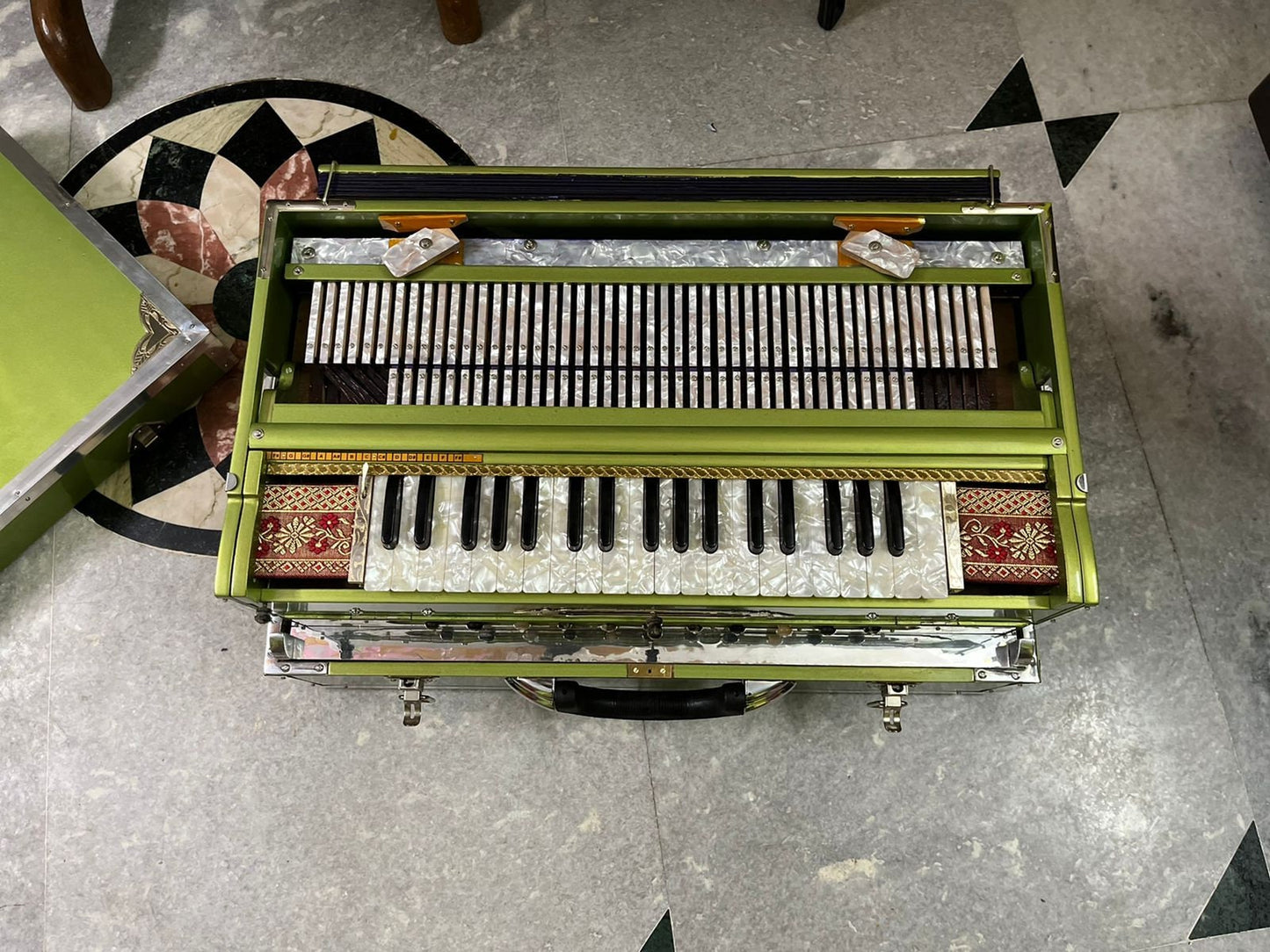 4line 13scale metalic green with customised nameplate