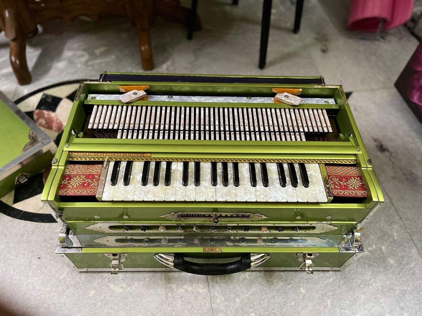 4line 13scale metalic green with customised nameplate