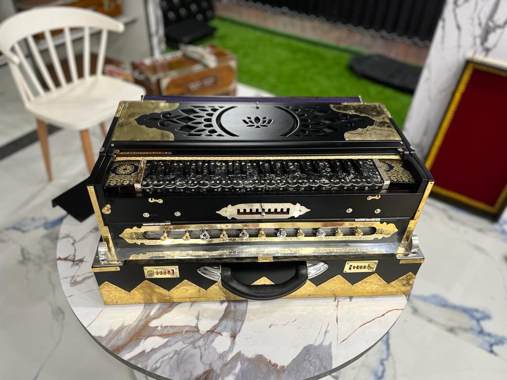 SCALE CHANGER Limited black edition with full golden brass accessories and custom nameplate