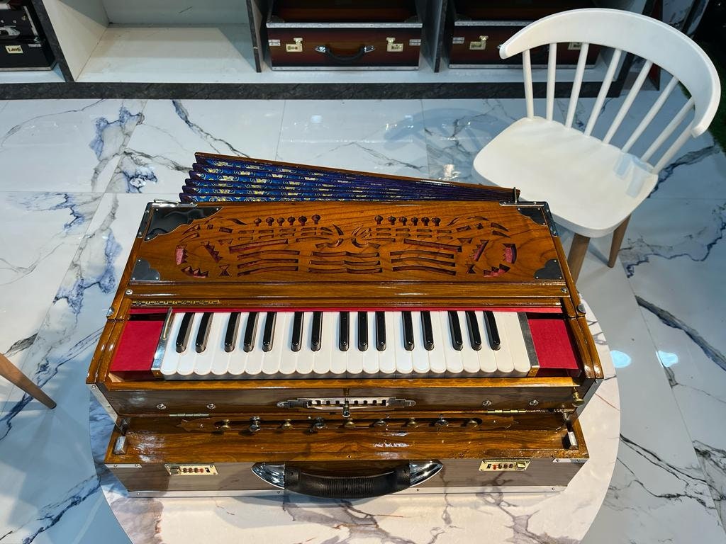 SCALE CHANGER HARMONIUM 3LINE 9Scale seasoned teakwood body professional model
