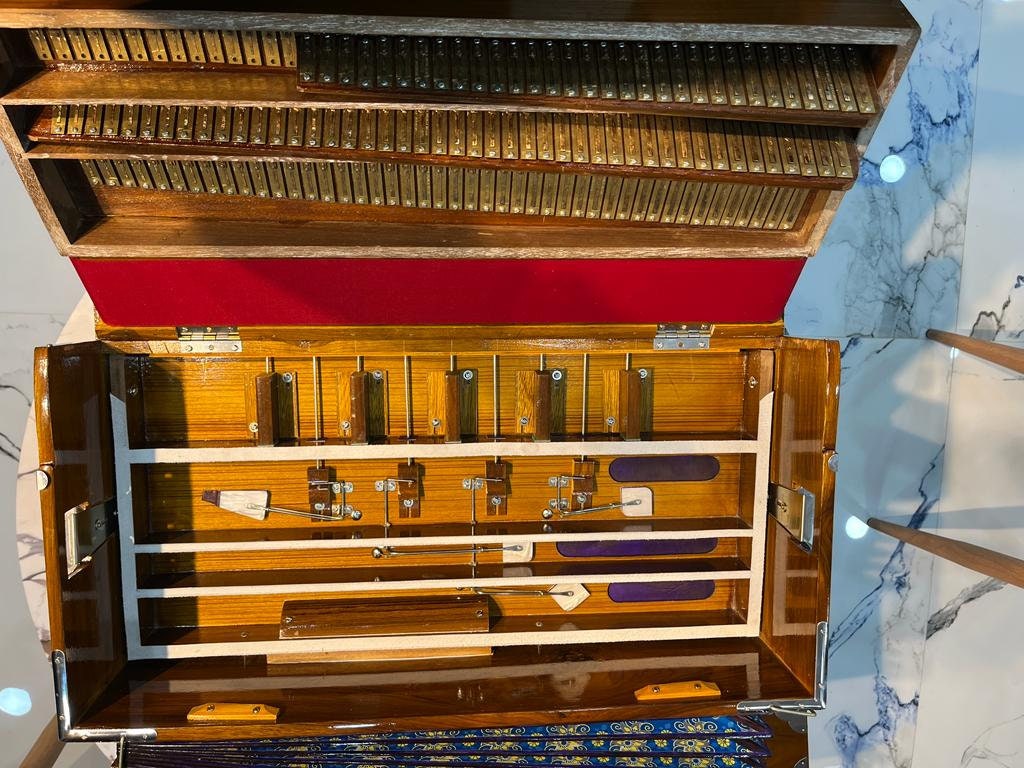 SCALE CHANGER HARMONIUM 3LINE 9Scale seasoned teakwood body professional model