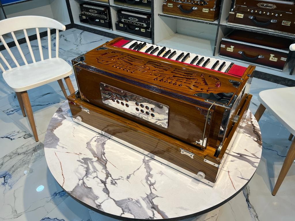SCALE CHANGER HARMONIUM 3LINE 9Scale seasoned teakwood body professional model
