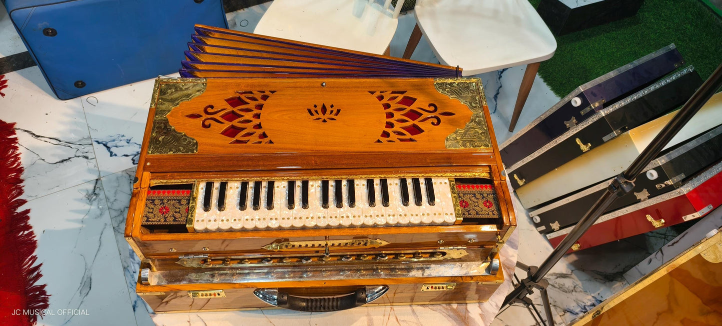 4-Line Harmonium: 13-Scale Changer, Natural Wood, Glossy Finish