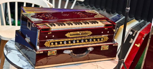 4-Line Harmonium: Mahogany Finish, 13-Scale Changer