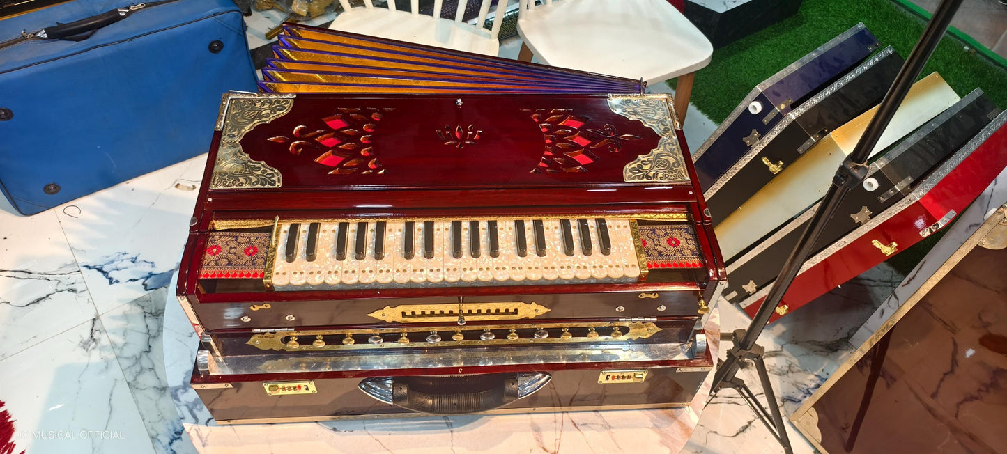 4-Line Harmonium: Mahogany Finish, 13-Scale Changer