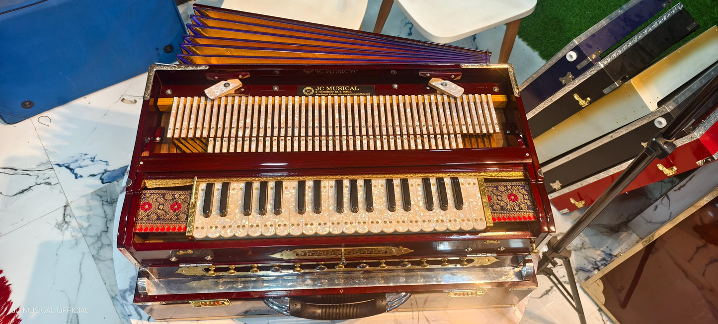4-Line Harmonium: Mahogany Finish, 13-Scale Changer