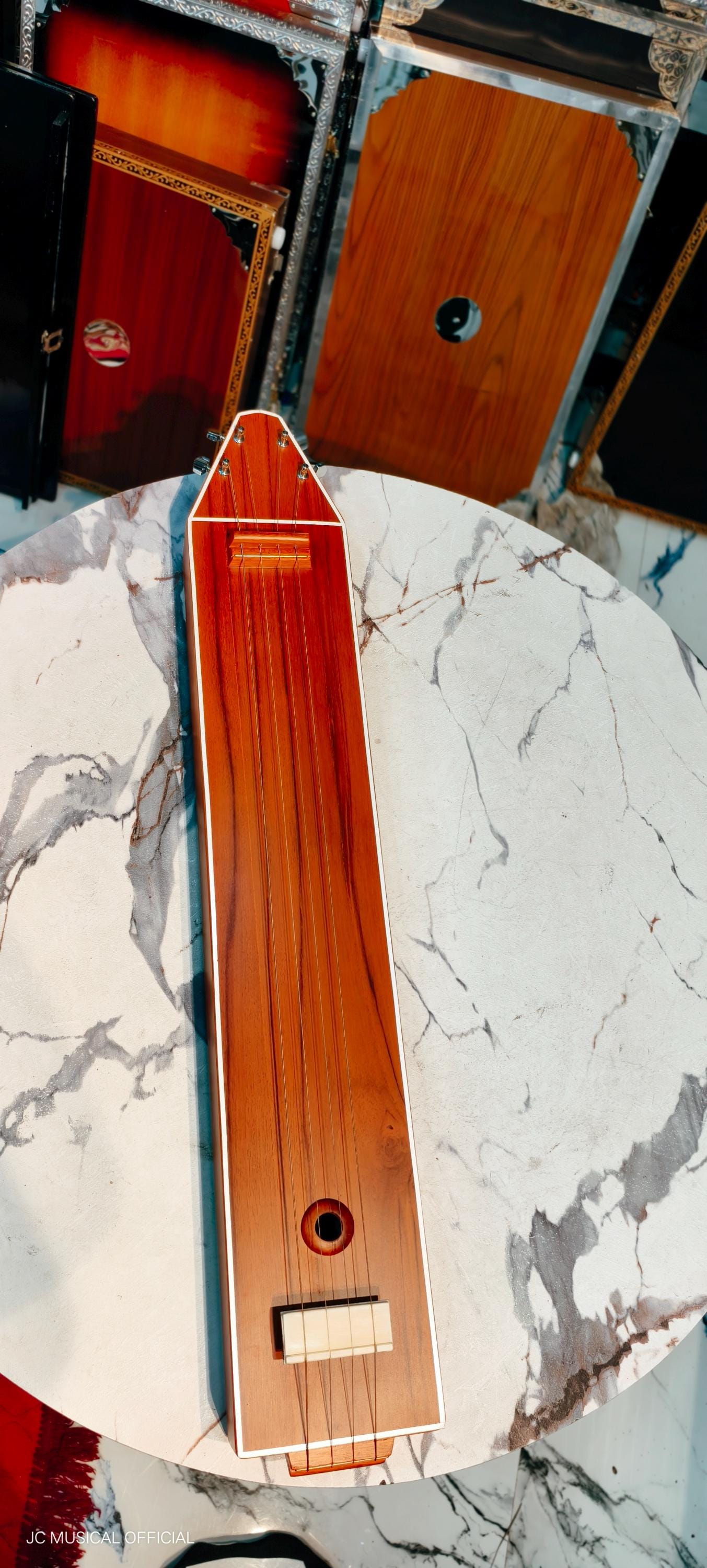 BOX TANPURA| Tambura|Tanpuri|4main string|Male type voice