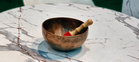 Full Moon Tibetan Singing Bowl with Wood Striker: Healing Meditation