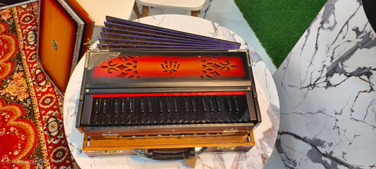 2-Line Harmonium: 3.5 Octave, 42 Reeds, Sunburst Finish